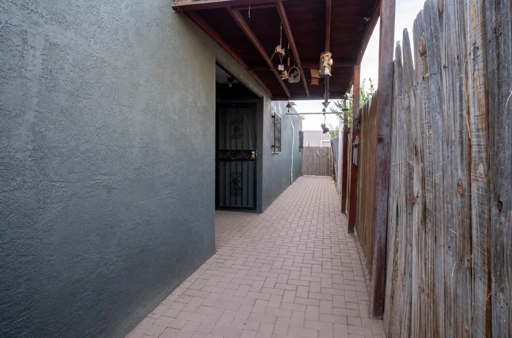 Image 26 of property listing at 6049 Namath Avenue NW, Albuquerque, NM 87120