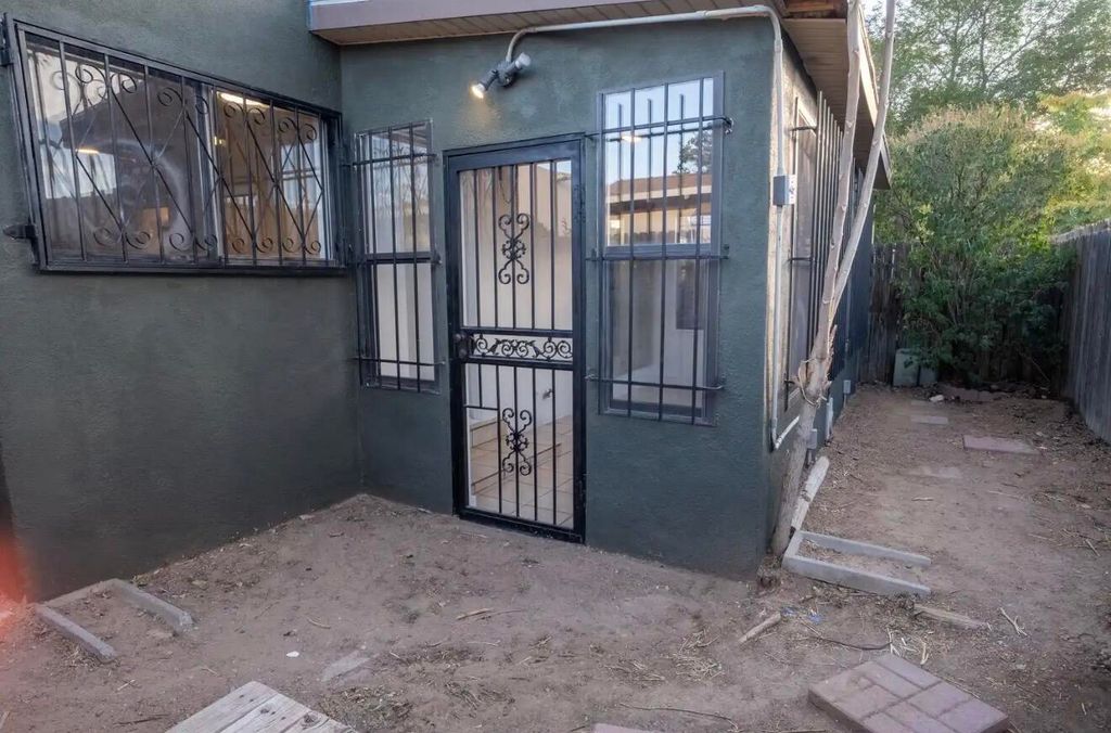 Image 28 of property listing at 6049 Namath Avenue NW, Albuquerque, NM 87120