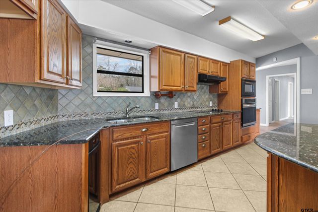 2105 Cardinal Circle, Jacksonville, TX 75766