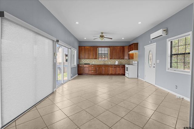 2105 Cardinal Circle, Jacksonville, TX 75766