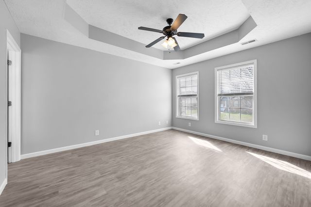 2817 Sharpie Dr, Clarksville, TN 37040