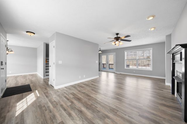 2817 Sharpie Dr, Clarksville, TN 37040