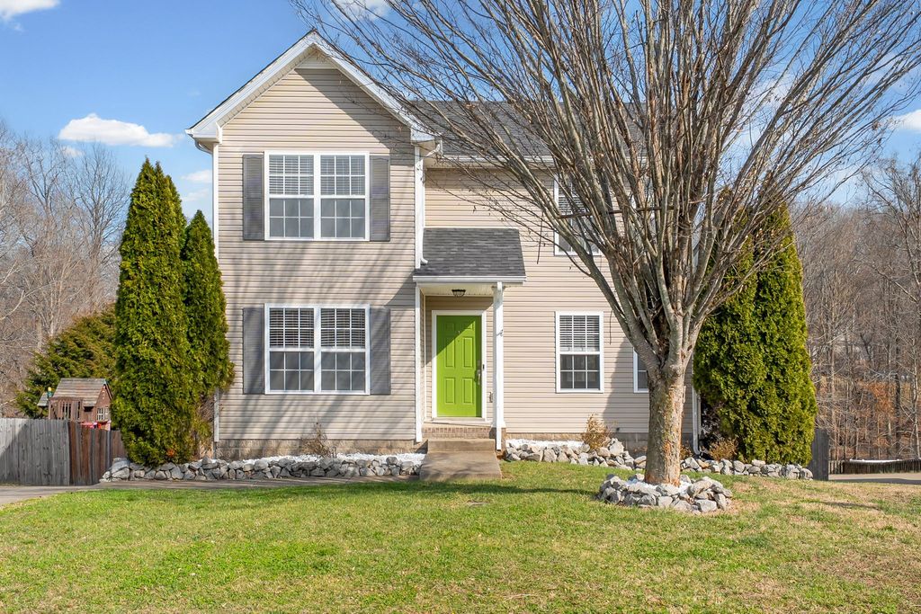 2817 Sharpie Dr, Clarksville, TN 37040