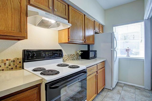 7655 Cambridge Street 7655, Houston, TX 77054