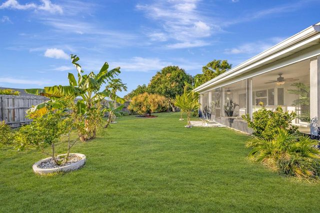 1902 SE South Buttonwood Drive, Port St. Lucie, Port St Lucie, FL 34952