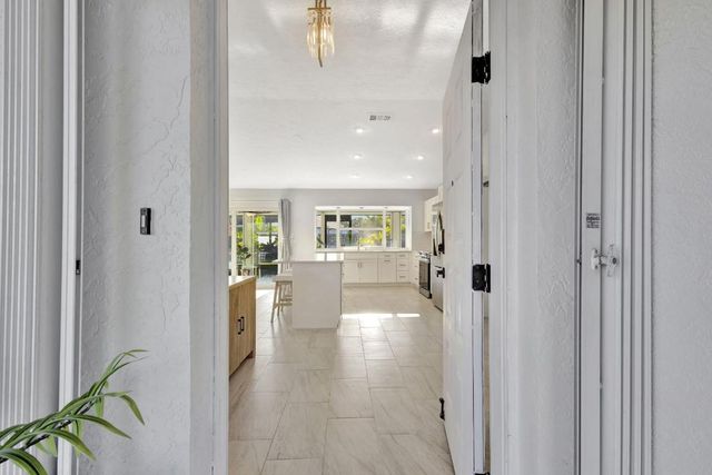 1902 SE South Buttonwood Drive, Port St. Lucie, Port St Lucie, FL 34952