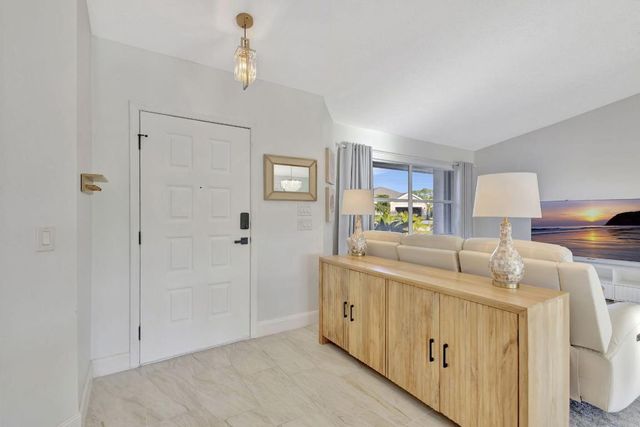 1902 SE South Buttonwood Drive, Port St. Lucie, Port St Lucie, FL 34952