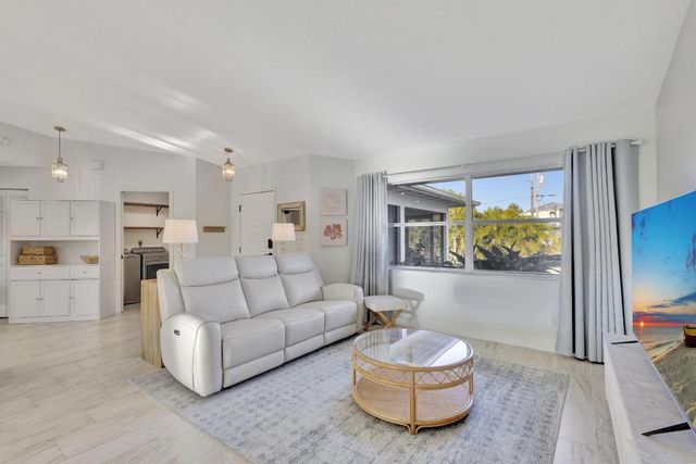 1902 SE South Buttonwood Drive, Port St. Lucie, Port St Lucie, FL 34952