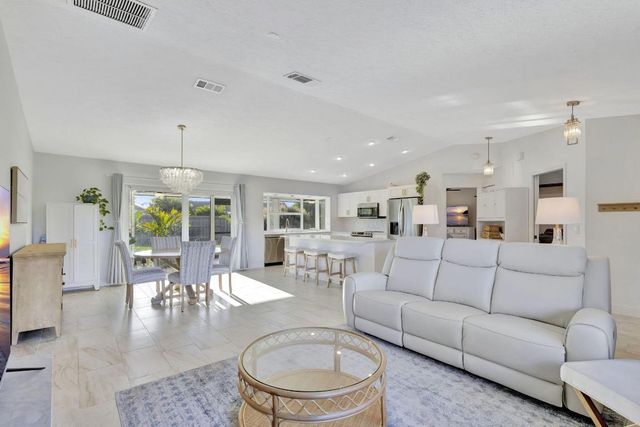 1902 SE South Buttonwood Drive, Port St. Lucie, Port St Lucie, FL 34952