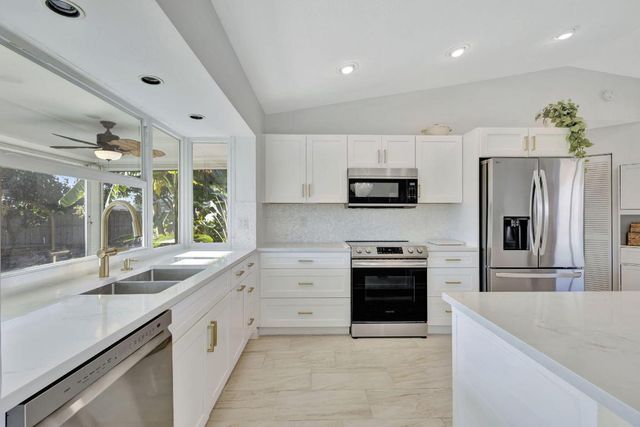 1902 SE South Buttonwood Drive, Port St. Lucie, Port St Lucie, FL 34952