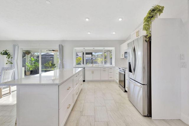 1902 SE South Buttonwood Drive, Port St. Lucie, Port St Lucie, FL 34952