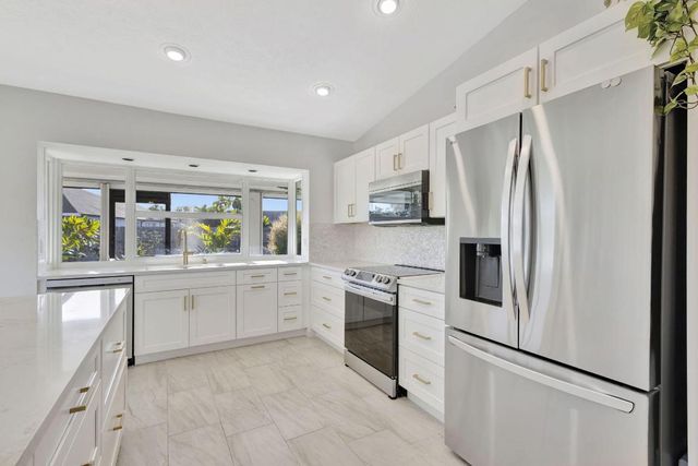 1902 SE South Buttonwood Drive, Port St. Lucie, Port St Lucie, FL 34952