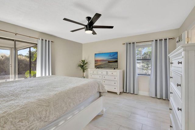 1902 SE South Buttonwood Drive, Port St. Lucie, Port St Lucie, FL 34952