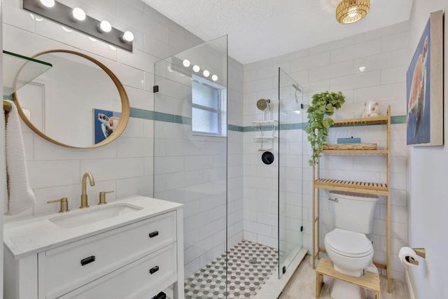 1902 SE South Buttonwood Drive, Port St. Lucie, Port St Lucie, FL 34952