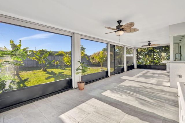 1902 SE South Buttonwood Drive, Port St. Lucie, Port St Lucie, FL 34952