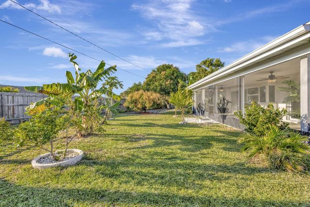 1902 SE South Buttonwood Drive, Port St. Lucie, Port St Lucie, FL 34952