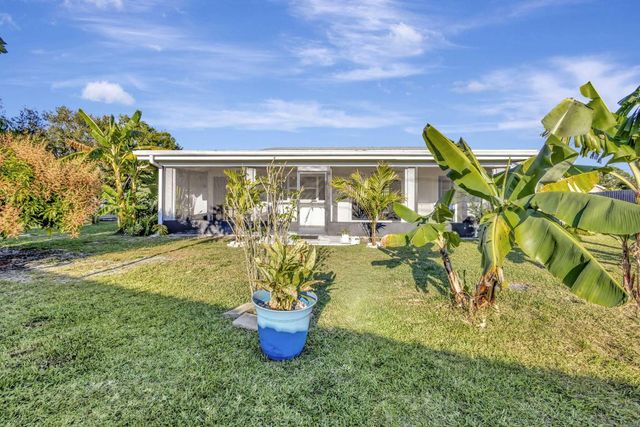 1902 SE South Buttonwood Drive, Port St. Lucie, Port St Lucie, FL 34952