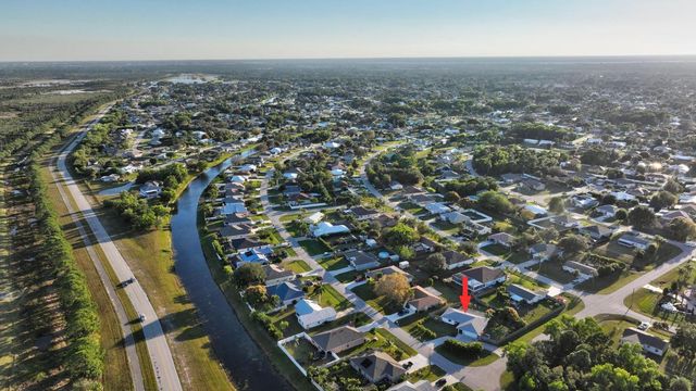 1902 SE South Buttonwood Drive, Port St. Lucie, Port St Lucie, FL 34952