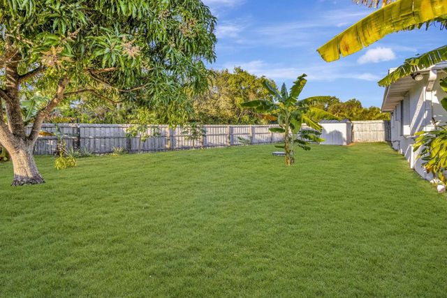 1902 SE South Buttonwood Drive, Port St. Lucie, Port St Lucie, FL 34952