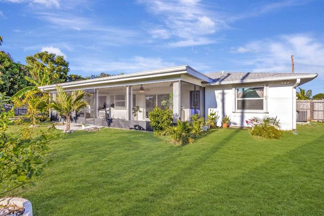 1902 SE South Buttonwood Drive, Port St. Lucie, Port St Lucie, FL 34952