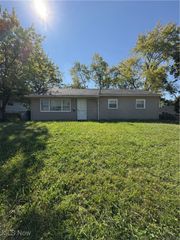 33 Wilmette Lane, Youngstown, OH 44505