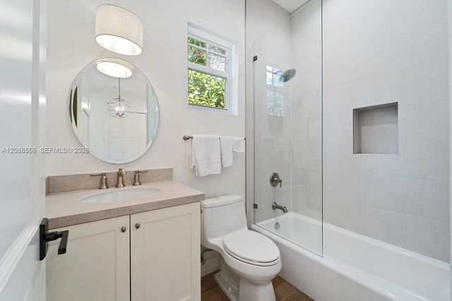 5851 SW 77th Terrace, South Miami, FL 33143