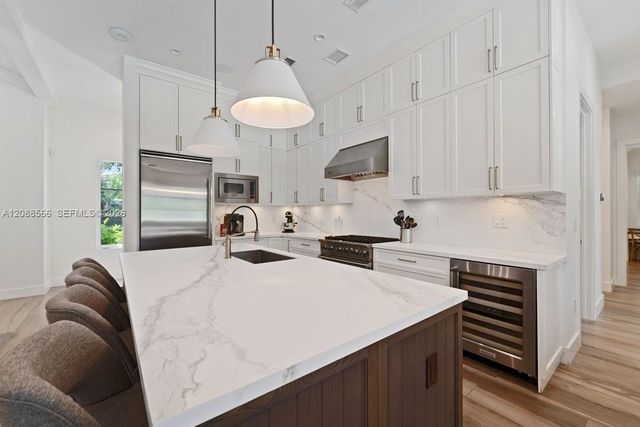 5851 SW 77th Terrace, South Miami, FL 33143