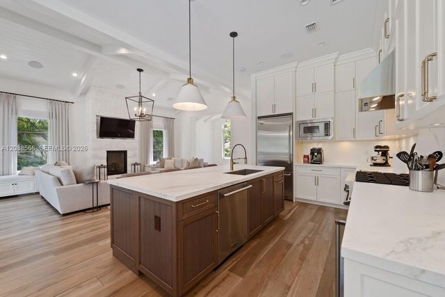 5851 SW 77th Terrace, South Miami, FL 33143
