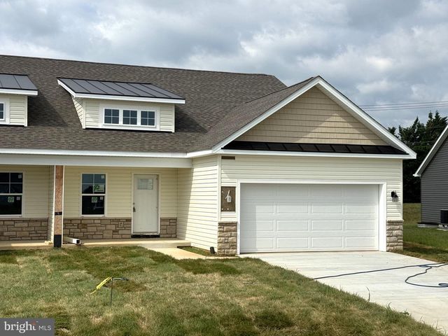 120 BARRIER REEF DR, Martinsburg, WV 25403
