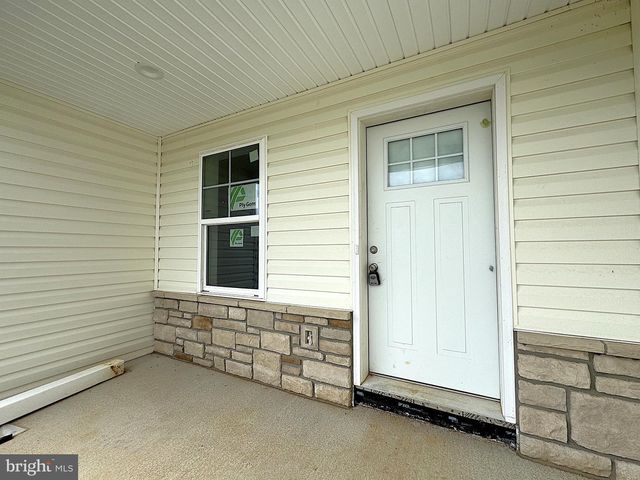 120 BARRIER REEF DR, Martinsburg, WV 25403