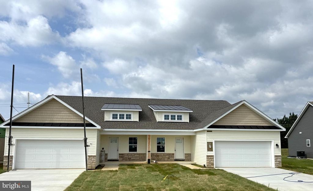 120 BARRIER REEF DR, Martinsburg, WV 25403