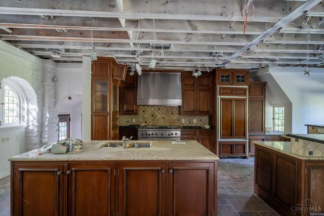 14 Garden Place, Cincinnati, OH 45208