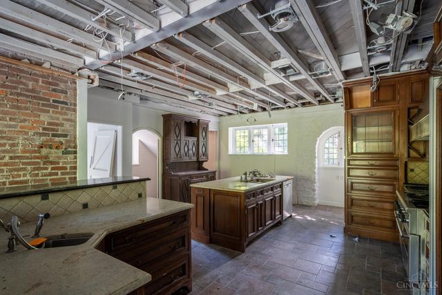 14 Garden Place, Cincinnati, OH 45208