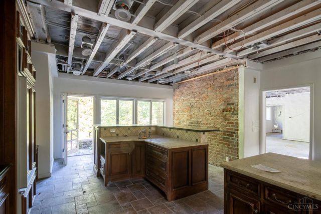 14 Garden Place, Cincinnati, OH 45208