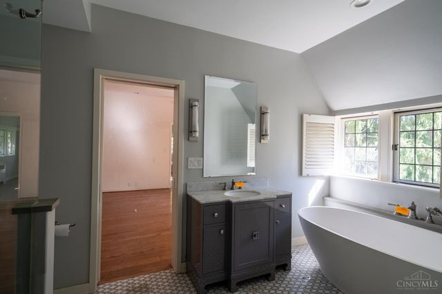 14 Garden Place, Cincinnati, OH 45208