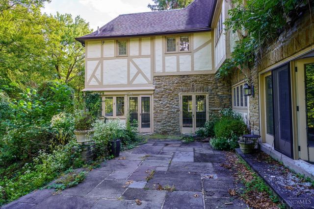 14 Garden Place, Cincinnati, OH 45208