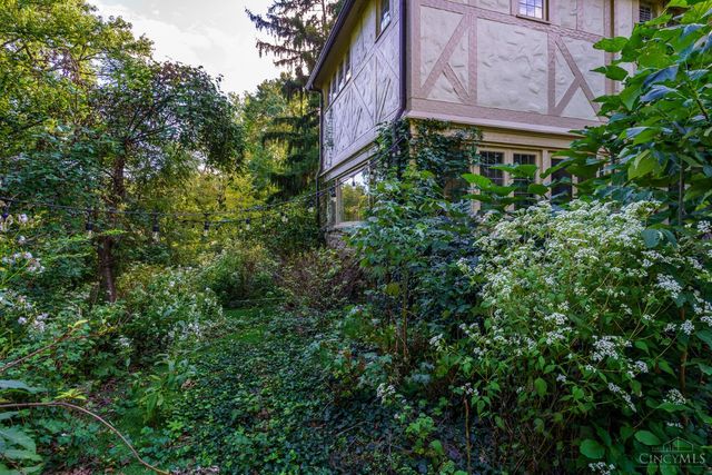 14 Garden Place, Cincinnati, OH 45208
