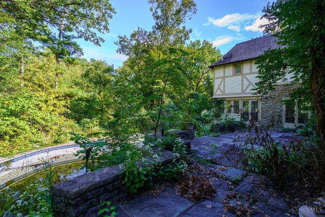 14 Garden Place, Cincinnati, OH 45208