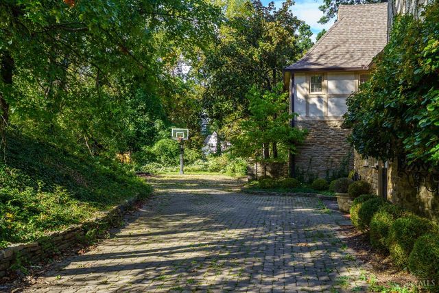 14 Garden Place, Cincinnati, OH 45208
