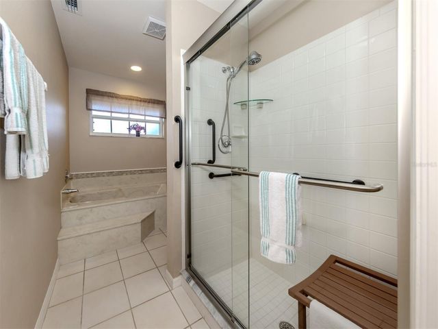 561 CLUBSIDE CIRCLE 58, Venice, FL 34293