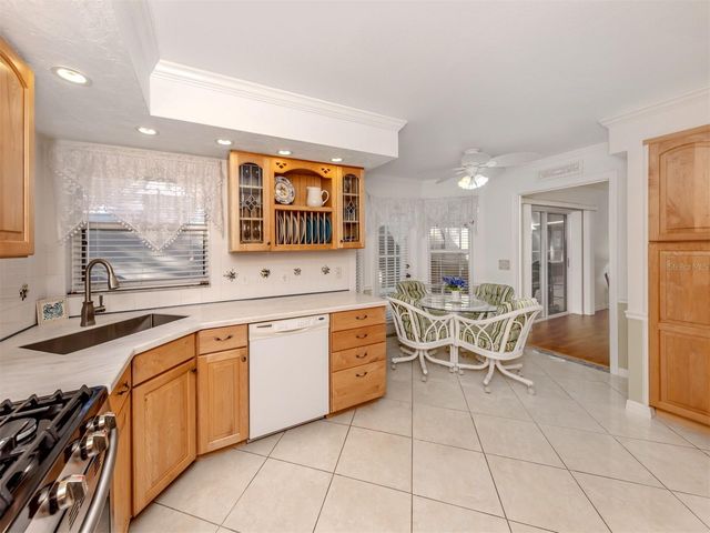 561 CLUBSIDE CIRCLE 58, Venice, FL 34293