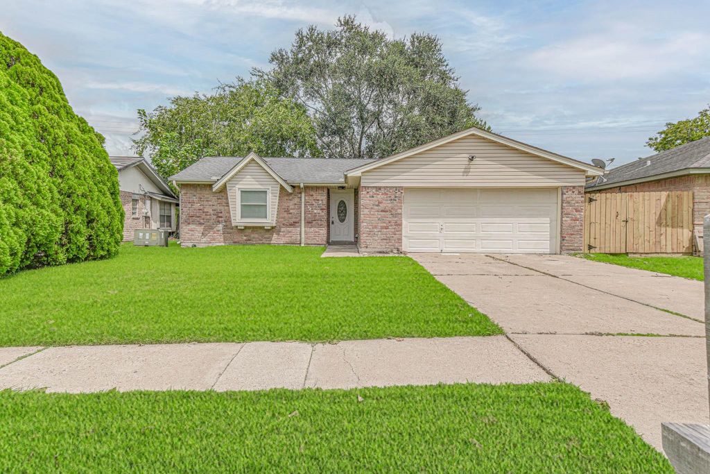 3331 Fern Rock Drive, La Porte, TX 77571