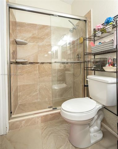 15235 SW 64th Ter 9-35, Miami, FL 33193