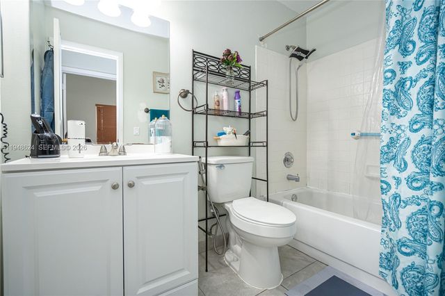 15235 SW 64th Ter 9-35, Miami, FL 33193