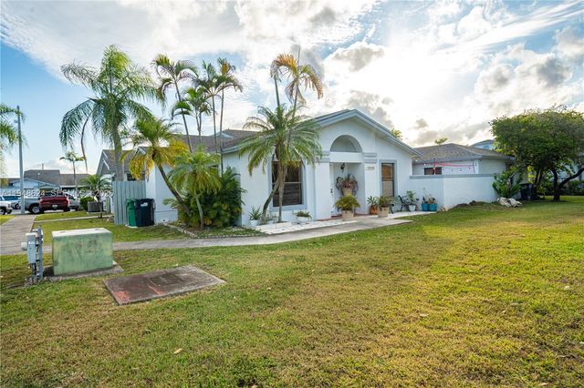 15235 SW 64th Ter 9-35, Miami, FL 33193