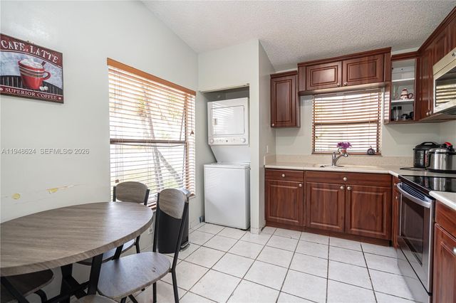 15235 SW 64th Ter 9-35, Miami, FL 33193