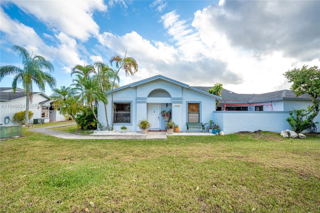 15235 SW 64th Ter 9-35, Miami, FL 33193