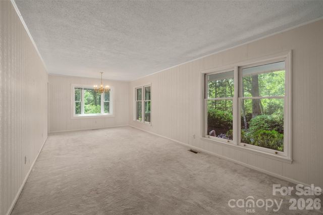 15 Carriage Court, Hendersonville, NC 28791