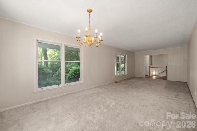 15 Carriage Court, Hendersonville, NC 28791