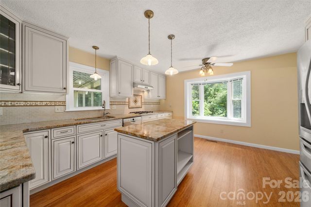 15 Carriage Court, Hendersonville, NC 28791